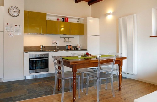 Raveo Apartment | Lovely apartment for 4 guests with WIFI, TV, balcony, pets allowed and parking