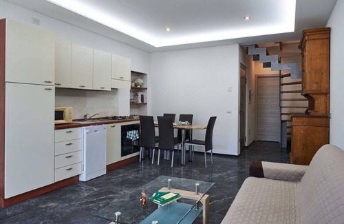 Domaso Apartment | Lovely apartment for 5 guests with A/C, WIFI, TV, balcony, pets allowed and parking