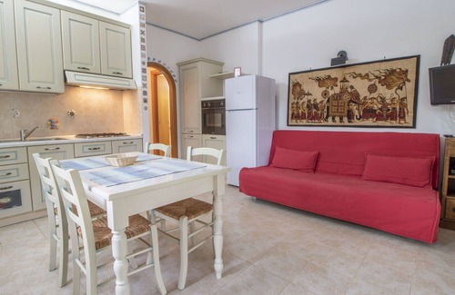 Fondi Apartment | Lovely apartment for 6 guests with A/C, WIFI, TV, terrace, pets allowed and parking