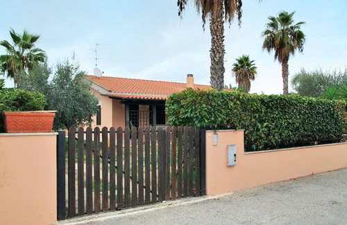 Fondi Apartment | Lovely apartment for 6 guests with A/C, WIFI, TV, terrace, pets allowed and parking