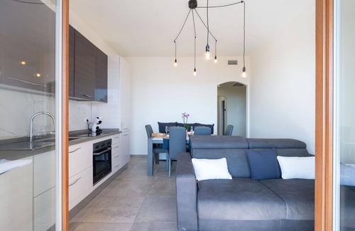 Varazze Apartment | Lovely apartment for 6 guests with hot tub, A/C, WIFI, TV, terrace, pets allowed and parking