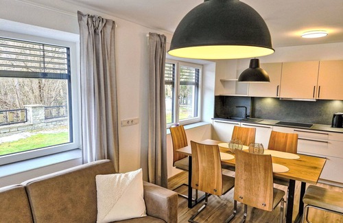 Arzl im Piztal Apartment | Lovely apartment for 5 guests with WIFI, TV, terrace, pets allowed and parking