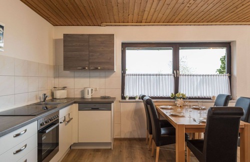 Immerath Apartment | Lovely apartment for 5 people with WIFI, TV, terrace and pets allowed