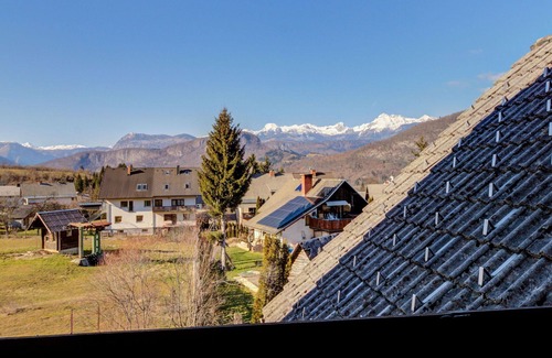 Bohinjska Bistrica Apartment | Lovely apartment for 5 guests with WIFI, TV, balcony, pets allowed, panoramic view and parking