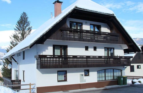 Bohinjska Bistrica Apartment | Lovely apartment for 5 guests with WIFI, TV, balcony, pets allowed, panoramic view and parking
