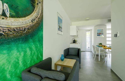 Balatonszemes Apartment | Lovely apartment for 4 guests with A/C, WIFI, pool, TV, terrace, pets allowed and parking