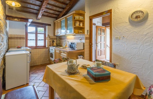Gologorica Apartment | Lovely apartment in Cerovlje with WiFi