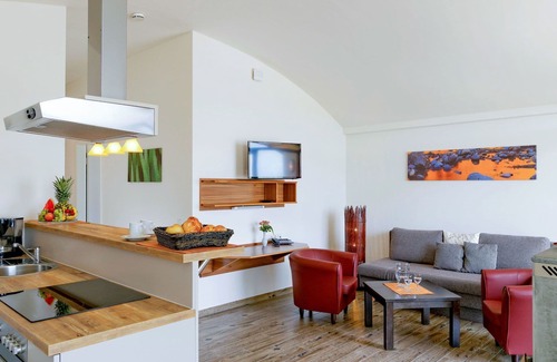 Grossposna House | Lovely apartment in villa for 4 guests with WIFI, TV, terrace, pets allowed and parking