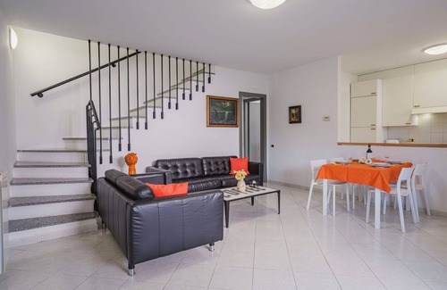 Ameglia House | Lovely apartment in villa with WIFI, TV, terrace, pets allowed and parking, close to La Spezia