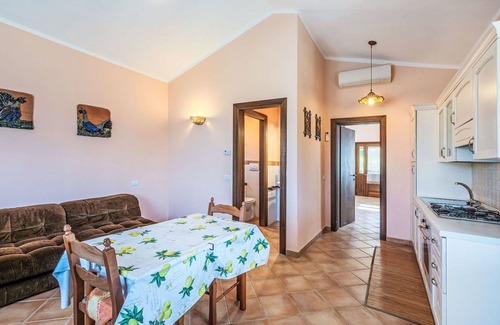 Lidarno Villa | Lovely apartment in villa for 4 guests with A/C, WIFI, pool, TV, patio, pets allowed and parking