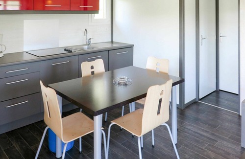 Saint-Medard House | Lovely apartment in villa for 4 people with pool, WIFI, TV, terrace, pets allowed and parking