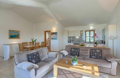 Bibali House | Lovely apartment in villa for 5 guests with WIFI, A/C, pool, TV, terrace and parking