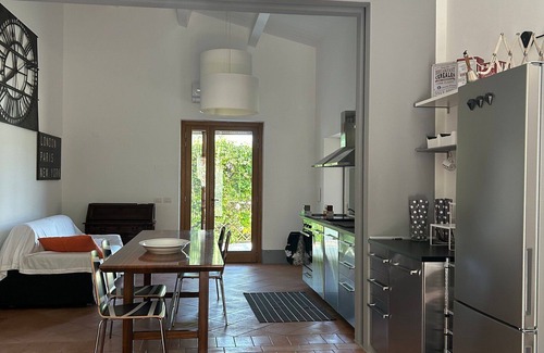 Fossombrone Other | Lovely apartment for 5 guests with A/C, pool, WIFI, TV, pets allowed and parking