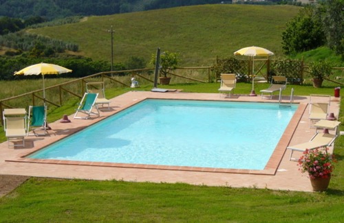 San Gimignano Apartment | Lovely apartment for 4 guests with pool, WIFI, A/C, pets allowed, panoramic view and parking