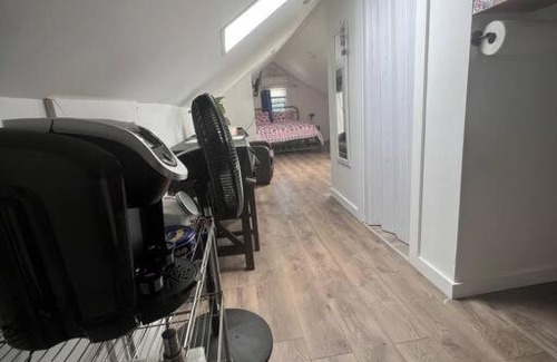 Belleville Apartment | Lovely Attic 1 Bedroom LOFT entire unit near nyc