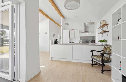 Ørsted House | Lovely bright house near the beach in nature.