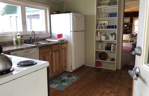 Brooksville Cottage | Lovely Cape Rosier Waterfront Cottage