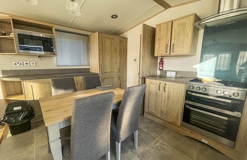Saxmundham House | Lovely caravan with decking at Carlton Meres Holiday Park in Suffolk ref 60023CH
