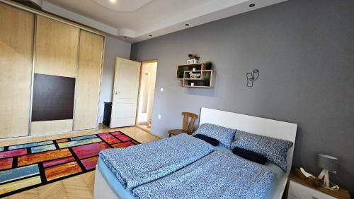 Gyor Apartment | Lovely central apartment with free parking, Központhoz közeli 3 szobás lakás