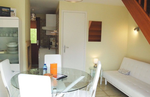 Saint-Jouan-des-Guerets Apartment | Lovely apartment for 4 people with pool, WIFI, TV, terrace and parking