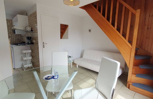 Saint-Jouan-des-Guerets Apartment | Lovely apartment for 4 people with pool, WIFI, TV, terrace and parking