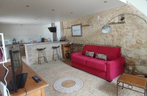 Saint-Vincent-sur-l'Isle House | Lovely riverside accommodation with character