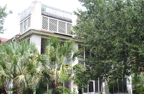Sullivan's Island House | Lovely Historic Home on Sullivan's Island - Beach 100 Yds, Excellent Pricing.