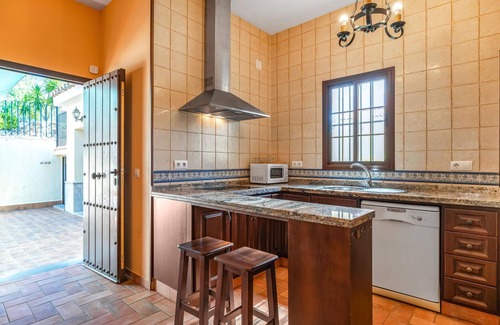 Valdeflores House | Lovely home in Minas del Castillo de
