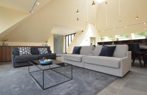 Eekhout Villa | Lovely holiday home 'Walleken' with a pond