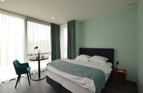 Eekhout Villa | Lovely holiday home 'Walleken' with a pond