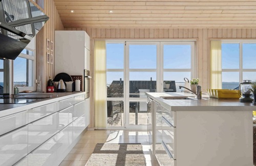 Bøjden House | Lovely holiday home with sea view