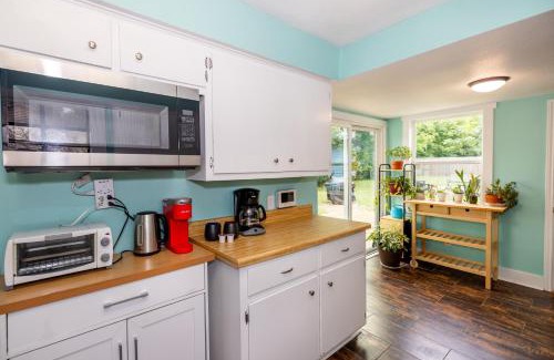 Georgian Acres House | Lovely Home Away From Home - Entire House!