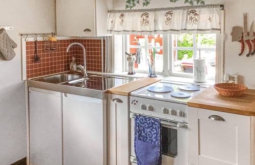 Bettna House | Lovely home in Bettna with kitchen