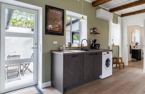 Fej House | Lovely home in Fejø with WiFi