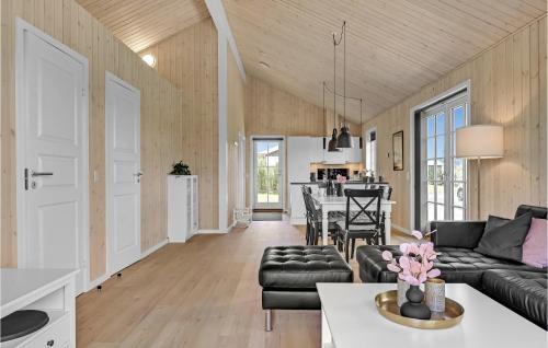 Frørup House | Lovely Home In Frørup With Kitchen