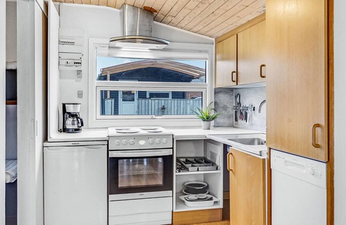 Hanstholm House | Lovely home in Hanstholm with kitchen