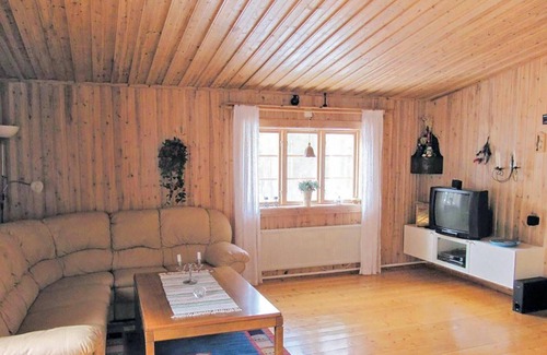Hedeviken House | Lovely home in Hede with sauna