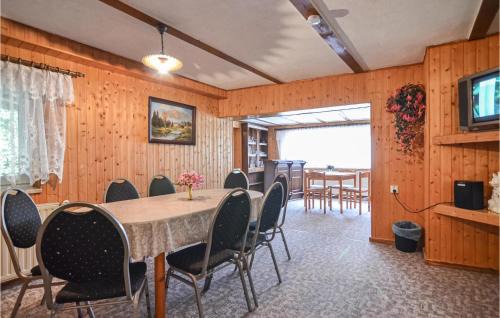 Langengrassau House | Lovely Home In Heideblick With Kitchen