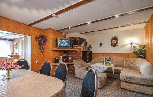 Langengrassau House | Lovely Home In Heideblick With Kitchen
