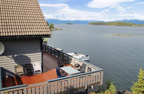 Tysnes House | Lovely home in Lundegrend