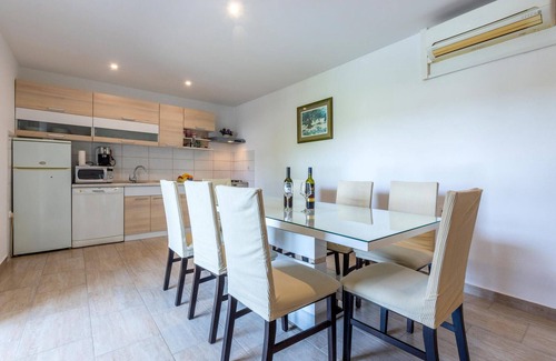 Neoric House | Lovely home in Neoric with WiFi