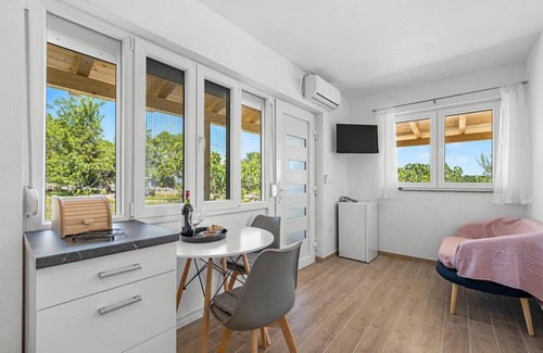 Skradin House | Lovely home in Skradin with WiFi