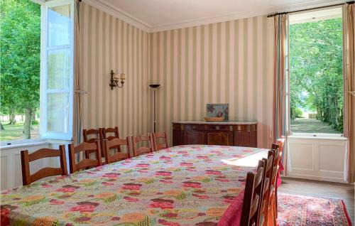 Saint-Michel-de-Chavaignes House | Lovely Home In St Michel D,chavaignes