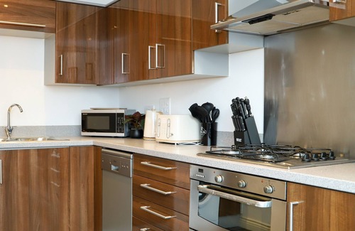 Thorpe Satchville House | Lovely Leicester Home with Balcony - 5 bedroom 5 bathrooms