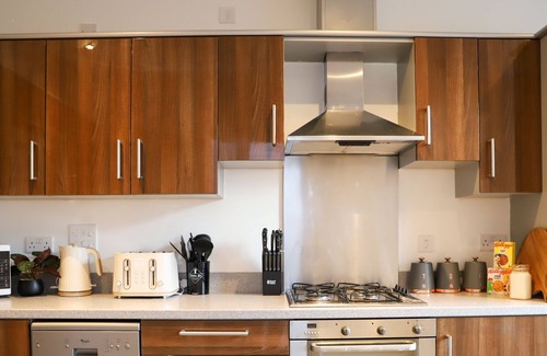 Thorpe Satchville House | Lovely Leicester Home with Balcony - 5 bedroom 5 bathrooms