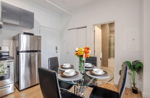 Shaughnessy Village Apartment | Lovely Loft with Views on Bishop - MTL