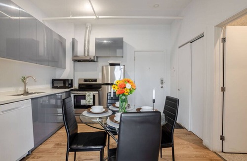 Shaughnessy Village Apartment | Lovely Loft with Views on Bishop - MTL