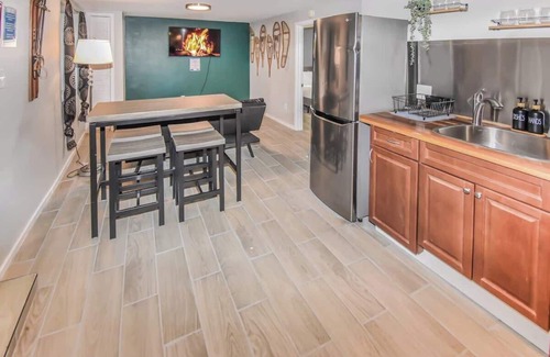 University Hills House | Lovely Lower Unit with Dual King Beds