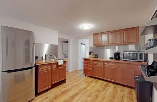 University Hills House | Lovely Lower Unit with Dual King Beds