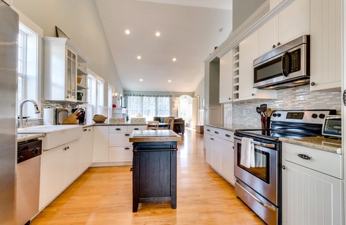 Nehalem House | Lovely Modern Home with Private Hot Tub and WiFi Near the Bay - Dog-Friendly